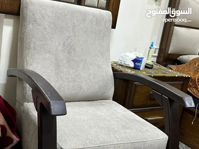 كرسي جلوس مع بفه شبه الوكالة