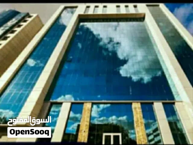 مبني اداري يوجد بيها بركيدجو مجهز  تجهيز تام