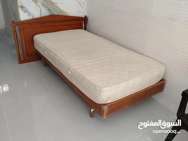 تخت مفرد خشب زان مع راسية بلوط مع فرشة ضغط طبية للبيع بسعر مغر