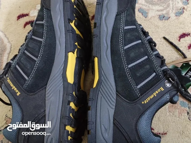 حذاء قوي للعمل