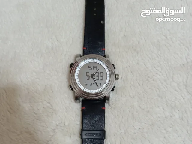 ساعة صيني عقارب + ديجيتال بحالة جيدة