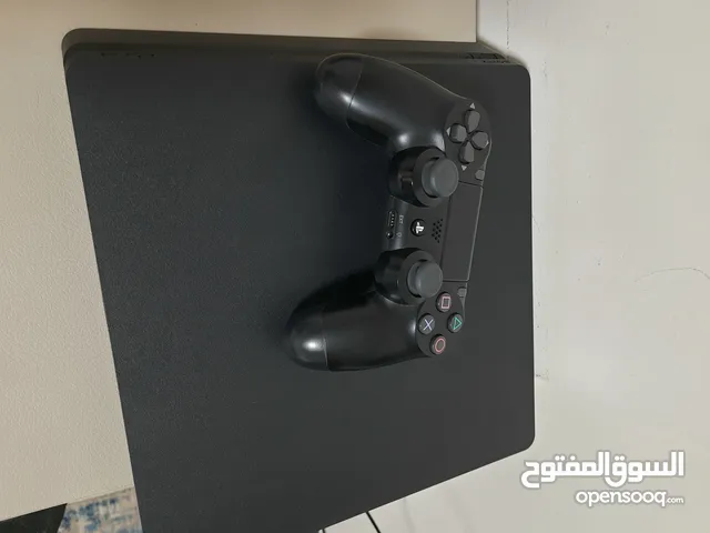 بلاستيشن 4 مع ايد اصليه اشتريتها من سبع شهور جديده بحالة ممتازه تواصل واتس