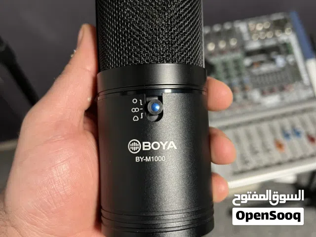 مايكروفون بويا وكرت صوت بيرينجر