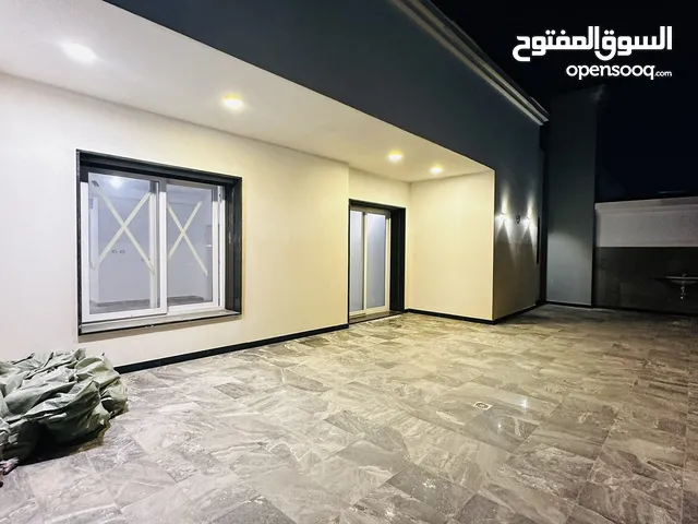 شقة للبيع في بن عاشور شارع جرابة تشطيب حديث مساحة 430م