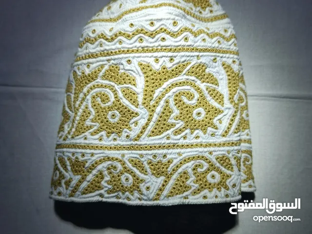 كمة جميلة (نقش عماني مميز جداً) مناسبة الدشاديش البيضاء و الدشاديش ذهبية اللون