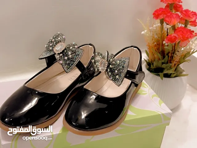 Girls Sandals & Slippers in Mafraq