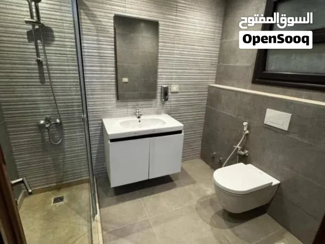 شقه للبيع تشطيب الترا سوبر لوكس على طريق السويس امام مدينتى عليها خصم لفترة محدوده