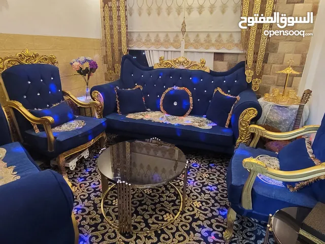 طقم كنب 7 مقاعد ،طاولات 3 ،+ السجادة