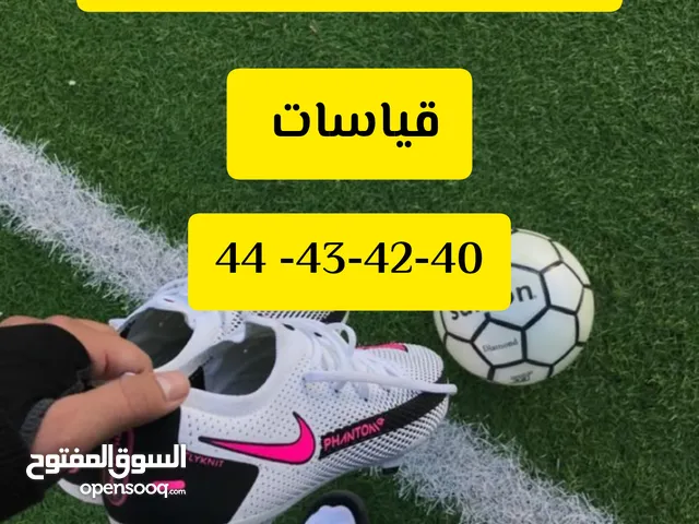 أحذية كرة القدم بسعر 25 الف