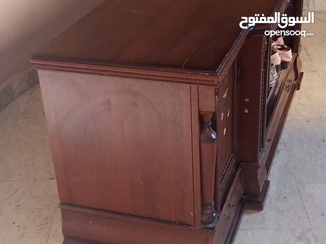 طاولة تلفزيون في خدمة توصيل تعال شوف قبل