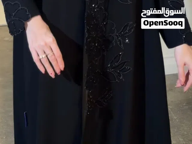 بيع عباية لون اسود