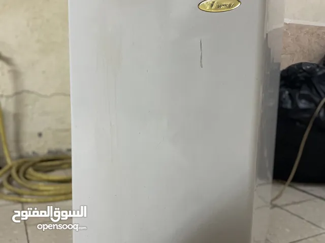 ثلاجة صغيرة ونسا باب واحد