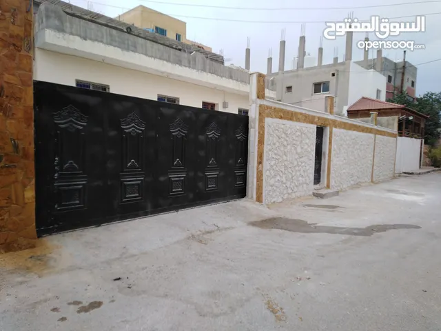 290 m2 More than 6 bedrooms Townhouse for Sale in Amman Naour
