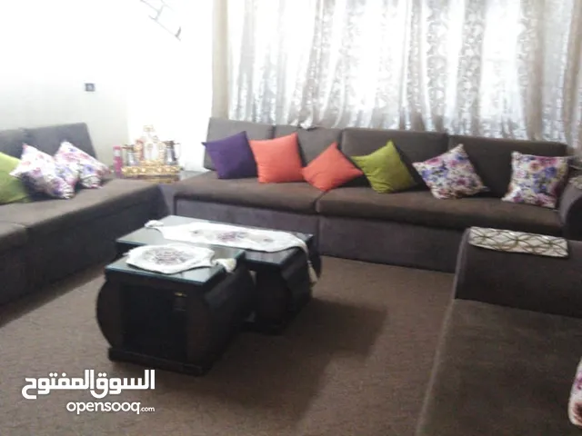 طقم كنب كبير جدا مع بفة وطاوله