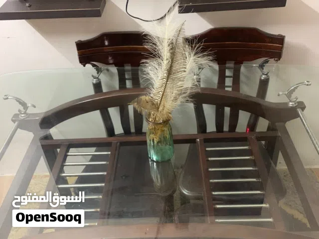 طاولة سفرة زجاج 4 كراسي بحالة جيده جدا – تصميم أنيق