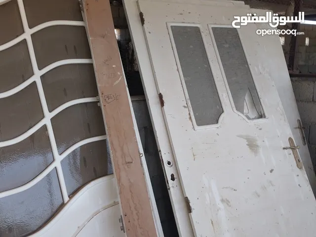 أبواب مستعمله على نضفه خرخيه ودخليه