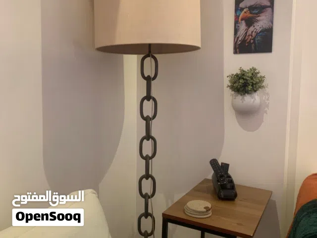 أباجورة أرضية مودرن (شكل جنزير/سلسلة) بحالة ممتازة