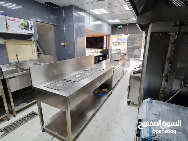 مطعم بعجمان للبيع في الراشيديه بسعر ممتاز 170 الف تلات فتحات