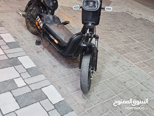 سكوتر للبيع ما يشكي من شي