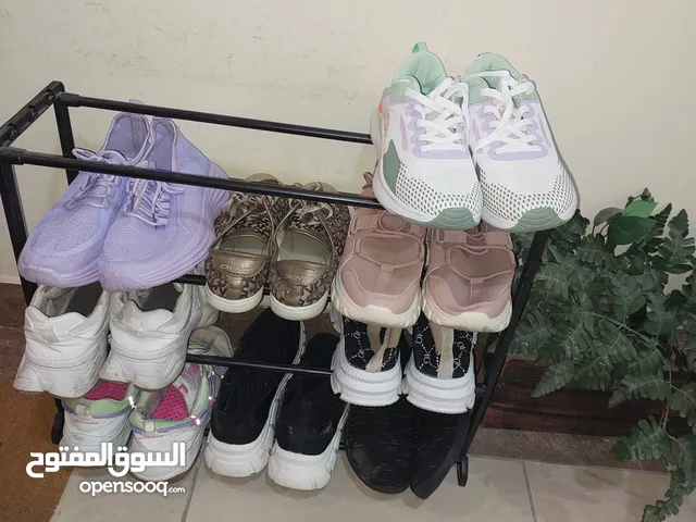 اغراض متنوعة بأسعار مختلفة