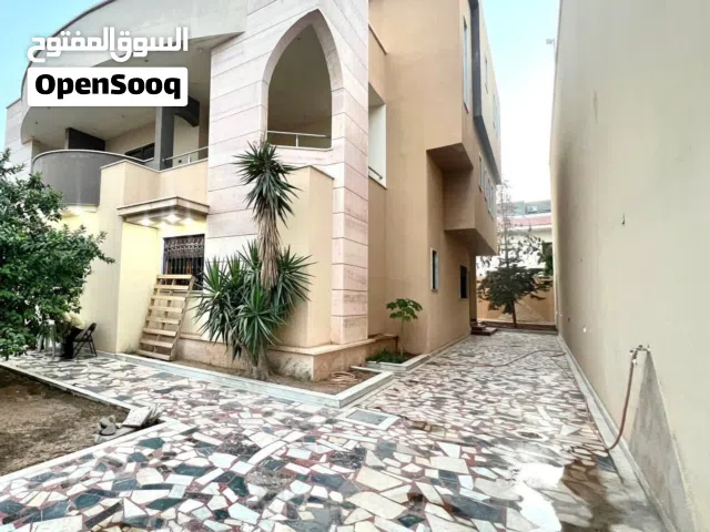 400 m2 More than 6 bedrooms Villa for Rent in Tripoli Al-Serraj