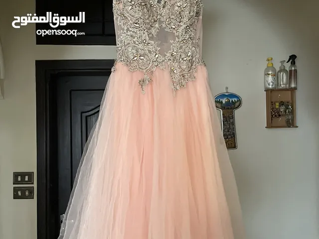 فستان فخم جداً لون مشمشي