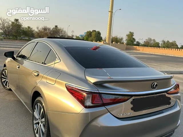 للبيع فقط لكزس Es350 (خليجي) موديل 2023 نظيفة جدا (بدون حوادث)