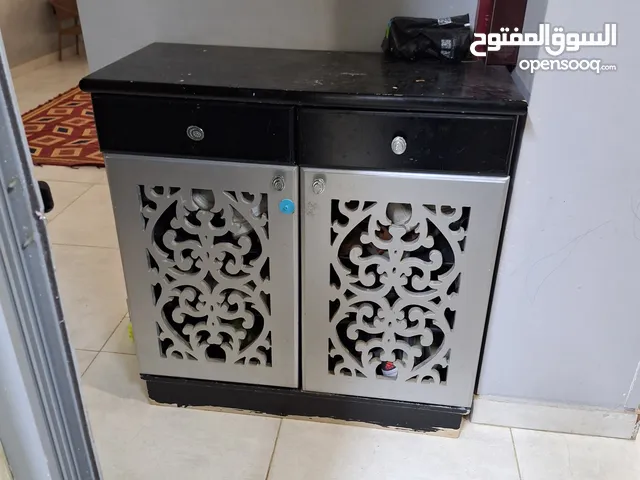 جزامة بالمراية قابل للتفاوض وترابيزات للبيع قابل للتفاوض بمقاسات مختلفة قابل للتفاوض