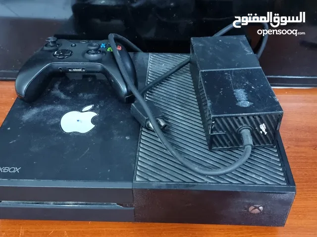 Xbox one with controller (قابل لي تفاوض بحدود المعقول