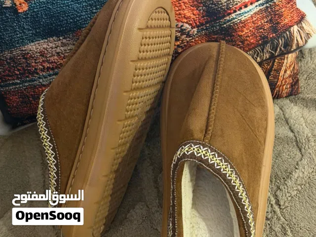 للبيع فلات مفتوح رجالي مقاس يلبس 41 و42 و43و44 جديد مو مستعمل سعر ه اصلي 20 للبيع حاليا 12 رجاء جاد