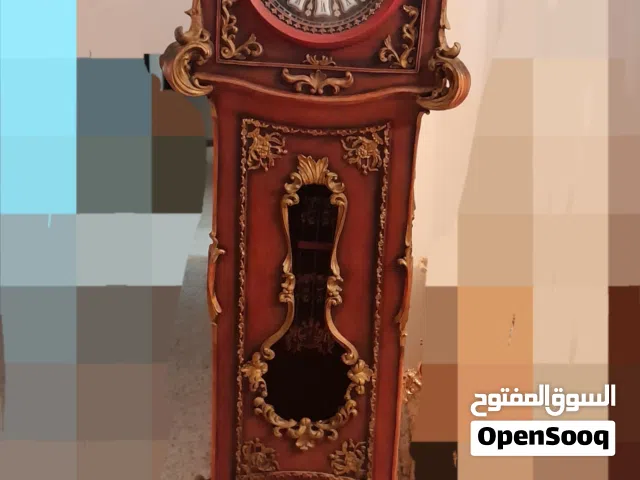 ساعة بندول للبيع فيها خدوش من الجنب