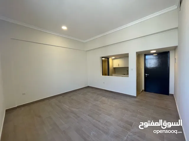 استديو للايجار بحولي قطعة 10 شارع موسي بن نصير اول ساكن  studio for rent on hawly musa ibn noser.