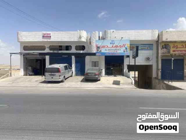 مجمع تجاري للبيع