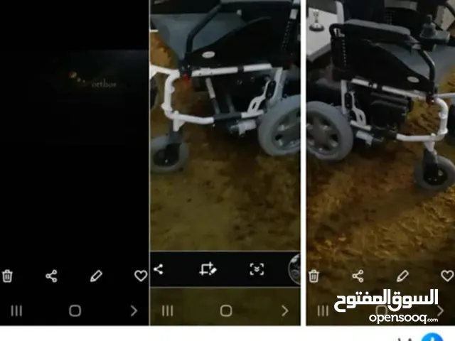 عندي كرسي كهربائي للبيع من التخزين يبي بتاريه 2500 دينار طرابلس
