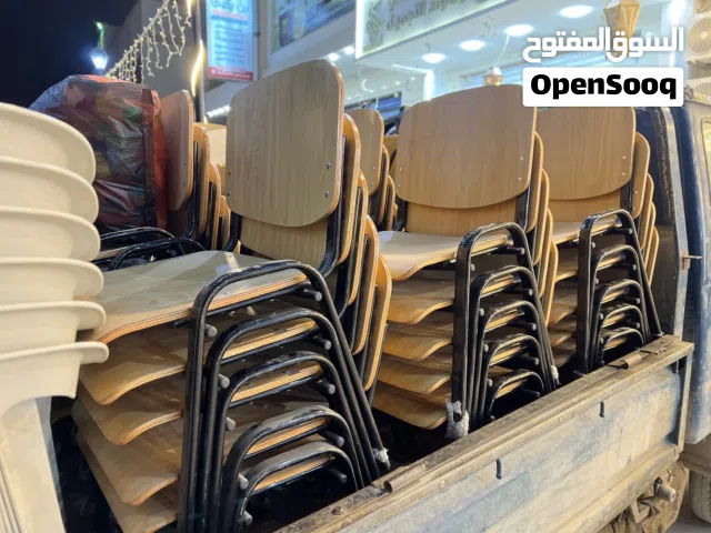 كراسي مدرسيه شبه اجديده بي المسند