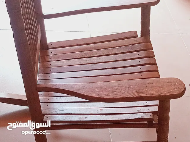 بيع كرسي هزاز مصنوع من خشب بلوط بحاله جديده
