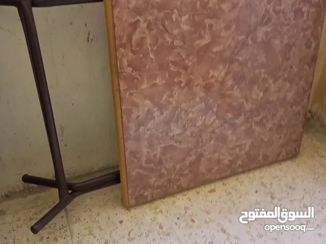طاوله بحالة الوكاله وصوبة غاز شغاله وكيزر غير معروف عطله للبيع