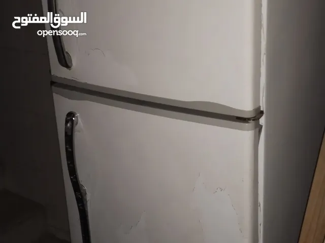 ثلاجة للبيع مستعمل نضيف على الهواء من الاخر50دينار