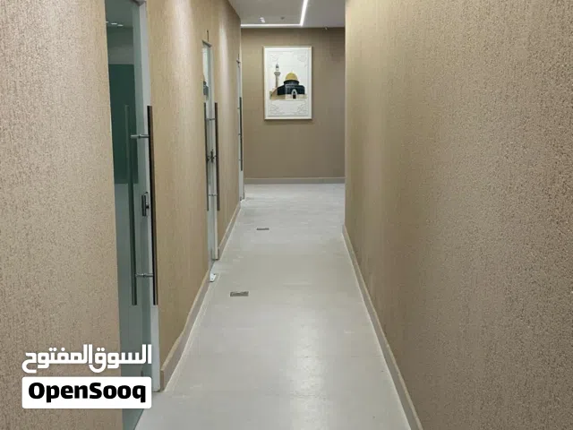 مكاتب جديدة بمساحات مختلفة تشطيب سوبر ديلوكس للاجار 350$