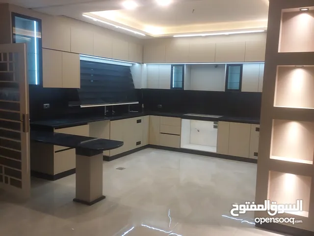 200 m2 4 Bedrooms Apartments for Rent in Irbid Al Thaqafa Circle