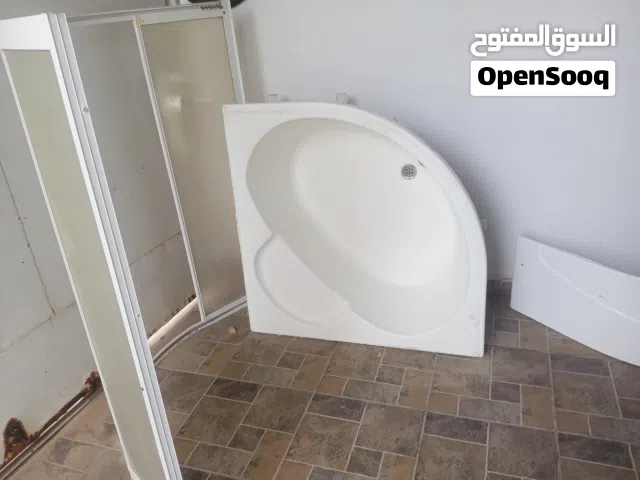 حوض من شركة Bakacrylic يعيش معاك و في صديد في احدى دعمات تقدر تغيرهم في مواد بناء تحصلة