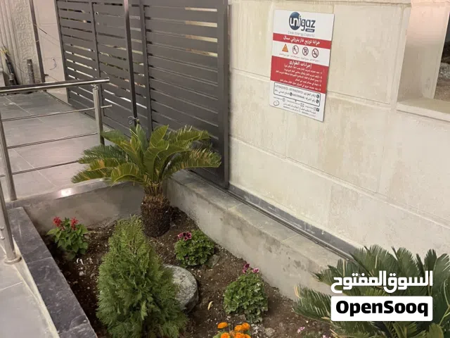 فلل منفصلة بالكامل للبيع خلف سجاد صيدا شارع ابو راشد مساحة 305 متر طابقين دوبلكس