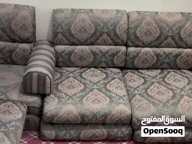 جلسة أرضية ممتازة ونظيفة للبيع