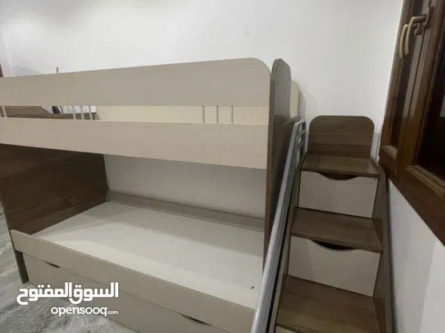 سرير أطفال دورين ومخزن