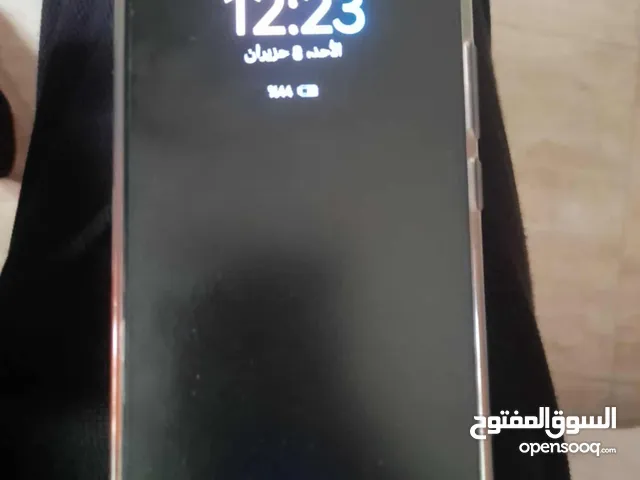 الجهاز بحاله الوكاله مش مفتوح ما معه غير شاحن