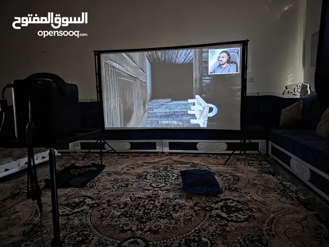 شاشة عرض بطول 100 إنش