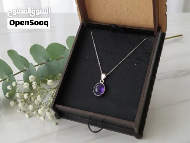 قلادة فضة مع حجر امتست طبيعي