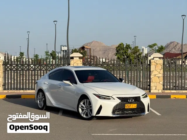 2021 لكزس IS IS 300