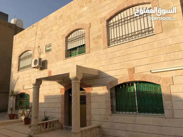 265m2 3 Bedrooms Townhouse for Sale in Amman Khirbet Sooq