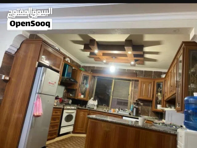 شقه للبيع  بناء جديد 9 سنوات الحي الشرقي عند دوار الشهداء طابق اول مسطع 143 متر موقع مميز